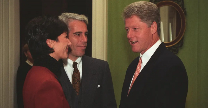 Jeffrey Epstein (C) och Ghislaine Maxwell (L) flinar med Bill Clinton under en VIP-turné i Vita huset