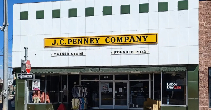 สถานที่ JCPenney กำลังปิดตัวลงในหลายรัฐท่ามกลางยอดขายที่ตกต่ำเป็นเวลาหลายปี