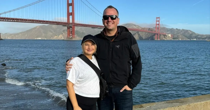 Gypsy Rose Blanchard e Ken Urker em frente à Ponte Golden Gate