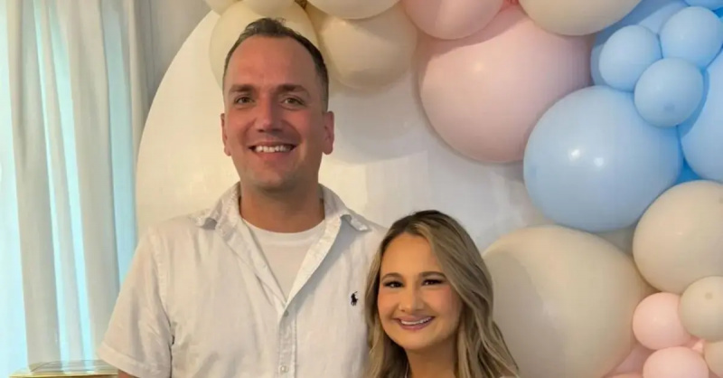 Ken Urker e Gypsy Rose Blanchard em festa de revelação de gênero