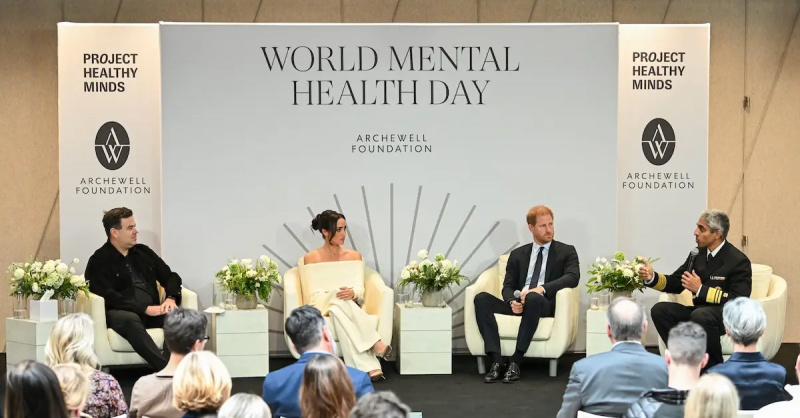 カーソン・デイリー、メーガン妃、サセックス公爵ハリー王子、ヴィヴェク・H・マーシー博士がアーチウェル財団ペアレンツ・サミットのステージで講演:プロジェクト・ヘルシー・マインド中のデジタル時代のメンタル・ウェルネス' World Mental Health Day Festival 2023