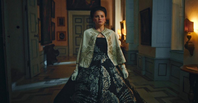 Деврім Лінгау в ролі імператриці Єлизавети в Netflix's 'The Empress.'
