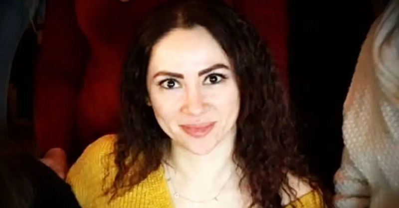 Nada Huranieh se na fotce usmívá