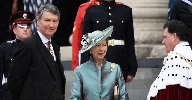 (de izquierda a derecha): Sir Timothy Laurence y la princesa Ana