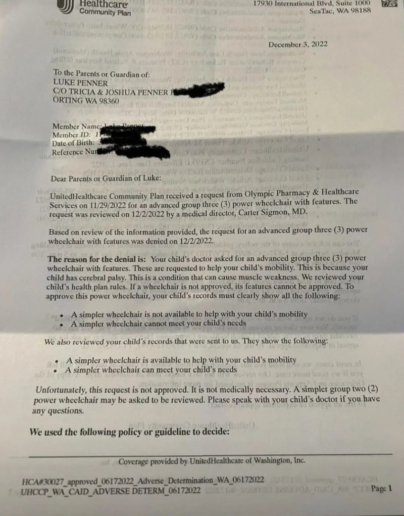 Ziņa Reddit pavedienā, kurā parādīts UnitedHealthcare paziņojums par ratiņkrēsla atteikumu bērnam ar cerebrālo trieku.