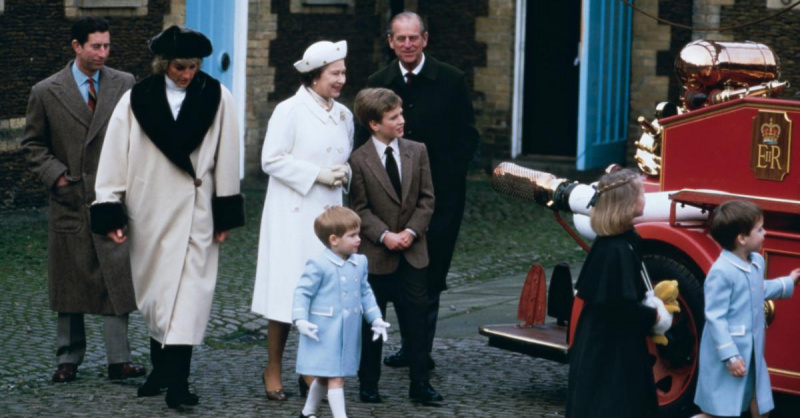Královna Alžběta II a členové britské královské rodiny v roce 1988