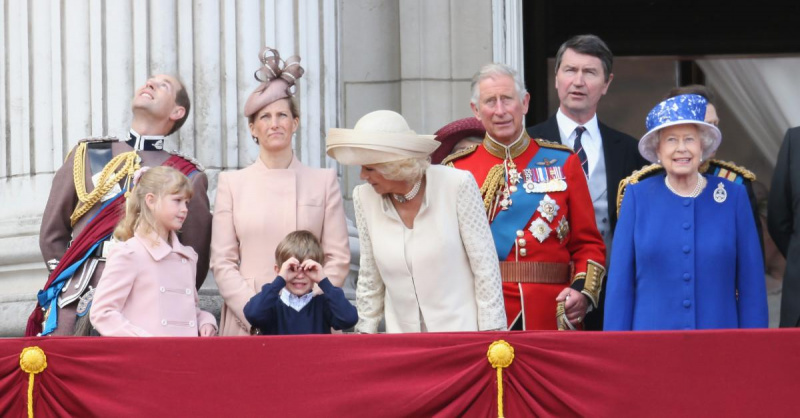 Královna Alžběta II a členové britské královské rodiny v roce 2013