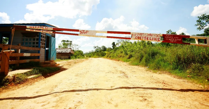 La entrada al complejo Jonestown en Guyana, Sudamérica