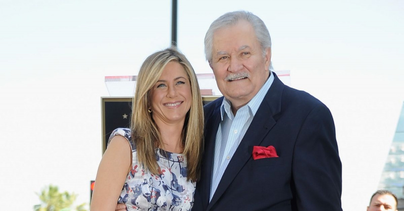  Jennifer Aniston và cha cô, John Aniston.