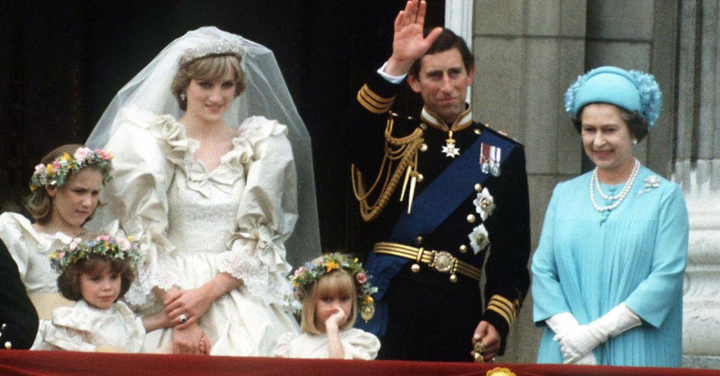 Putri Diana, Pangeran Charles, dan Ratu Elizabeth II di pasangan's wedding in 1981.