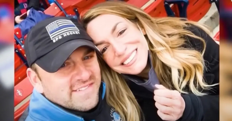 존 오'Keefe and Karen Read take a picture at a baseball game
