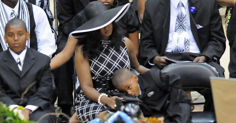Mechelle McNair ja tema pojad Steve McNairis's funeral