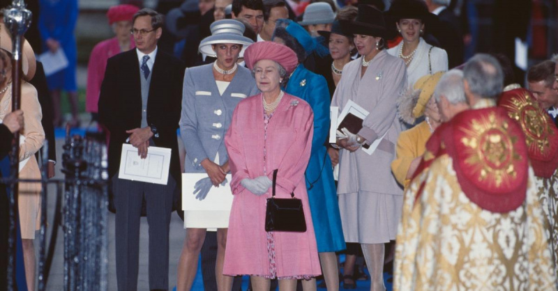 Putri Diana, Ratu Elizabeth