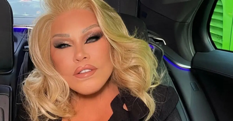 Jocelyn Wildenstein ไปปารีสในปี 2024 สำหรับงานแฟชั่นโชว์ของ Chanel