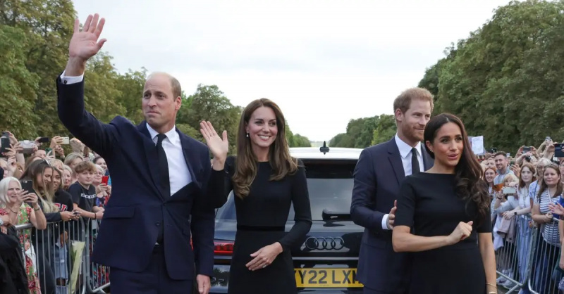 (l-r): Princ William, Kate Middleton, princ Harry a Meghan Markle na návštěvě královny Alžběty II's funeral in September 2022.
