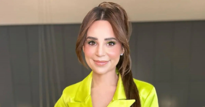 rosanna pansino geltonas švarkas