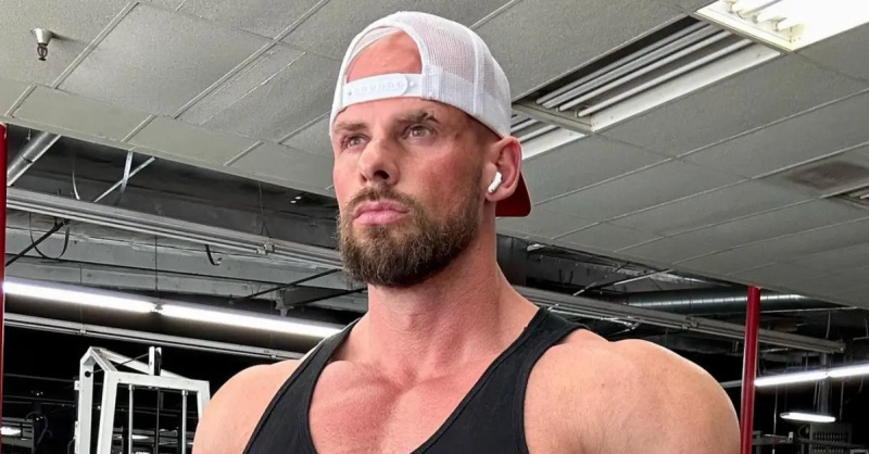 Fitfluencer Joey Swole 坦诚地讲述了他与阿片类药物成瘾的黑暗斗争 - 详细信息