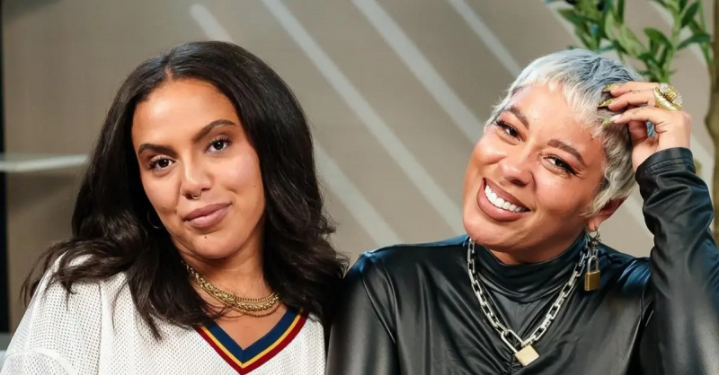 (l-r): Weezy og Mandii B på sæt af'Whoreible Decisions'