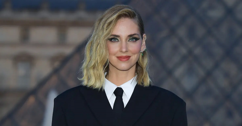Chiara Ferragni deltar i Lancome X Louvrens fotosamtal som en del av Paris Fashion Week den 26 september 2023