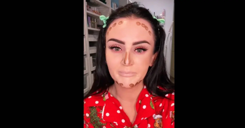 Mikayla Nogueira xúc động trong video TikTok Giáng sinh.
