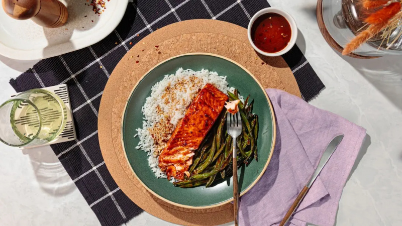 Home Chef x Ambitious Kitchen Kryddig Lönnglaserad Lax