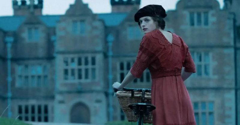 Emma Corrin dans le rôle de Lady Chatterley dans'Lady Chatterley's Lover'