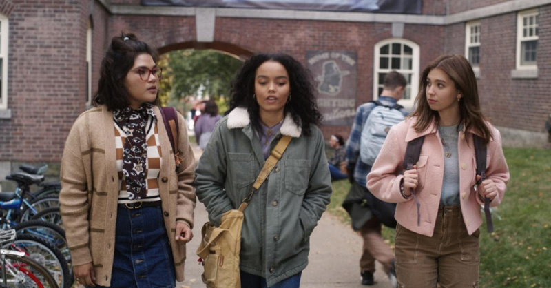 Izzy, Becca ve Cassie'Hocus Pocus 2.'