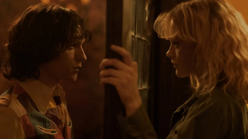 Tomas Hollandas ir Emma Laird"The Crowded Room"