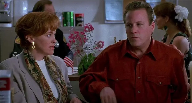 catalina o'Hara and John Heard in 'Home Alone'