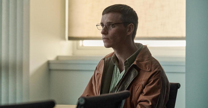 Eddie Redmayne como Charles Cullen em A Boa Enfermeira