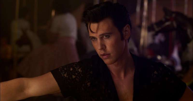 Austin Butler jako Elvis Presley w'Elvis.'