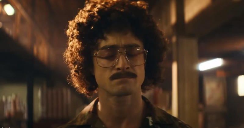 Daniel Radcliffe sebagai"Weird" Al Yankovic
