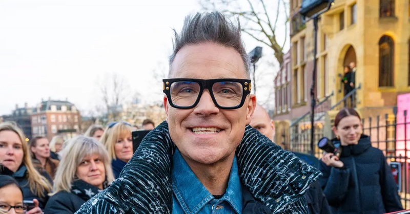 Robbie Williams ในอัมสเตอร์ดัมสำหรับการเปิดนิทรรศการของเขา