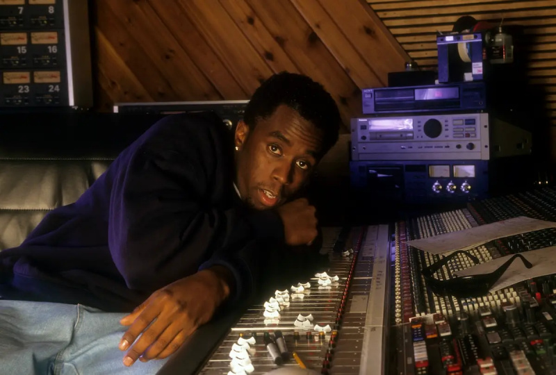 Sean"Diddy" Combs in an NYC recording studio in 1995