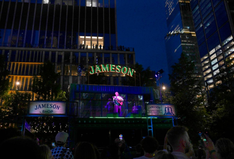 Distileria Dermot Kennedy și Jameson în turneu