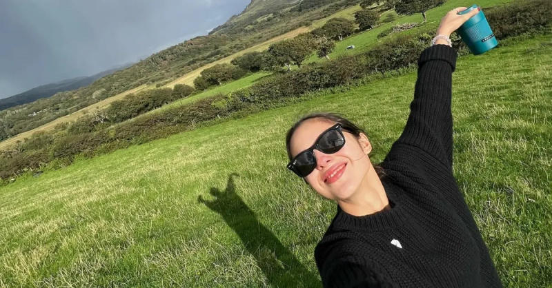 Olivia Rodrigo, 'Önce Louis'i Sevdim' Pankartını Taşıyan Hayranını Şaka Yoluyla Terk Etti