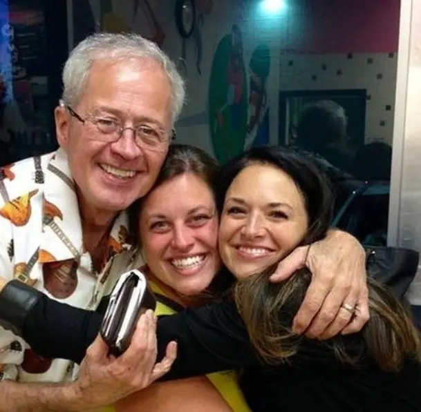 Wayne Osmond, iki kızı Sarah (ortada) ve Amy (sağda) ile birlikte.
