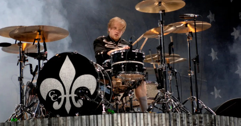 Bobs Braiārs uzstājas ar manu Chemical Romance