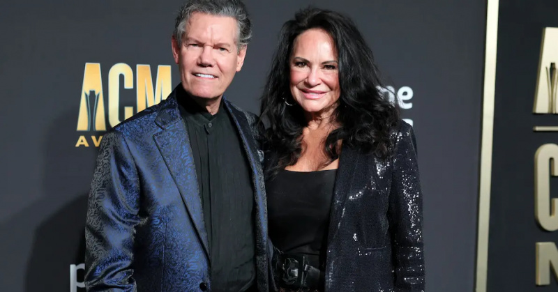 Randy i Mary Travis na dodjeli nagrada ACM 2023.