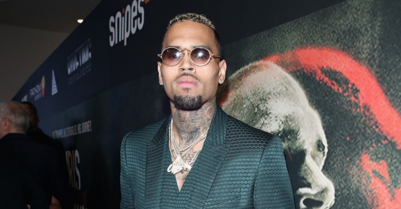 Chris Brown blev bulet til 2022 AMAs, selvom han ikke var til stede - her er hvorfor