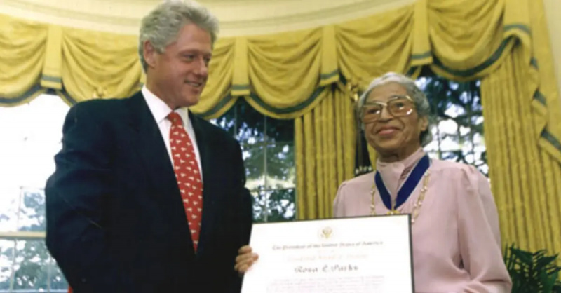Il presidente Bill Clinton e Rosa Parks