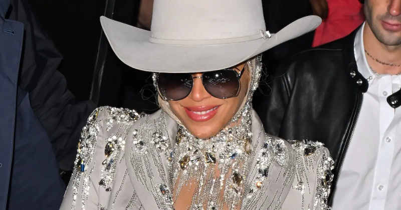 Beyoncé com chapéu de cowboy