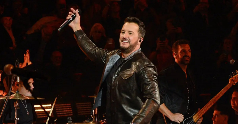 Luke Bryan sa hádza vo veľkých babkách z „American Idol“ - ale aký je jeho čistá hodnota?