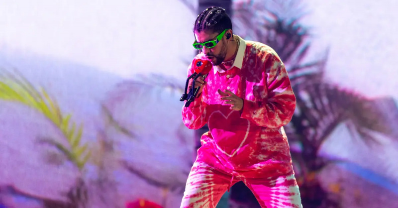 Bad Bunny thể hiện sự ủng hộ dành cho Kamala Harris và kêu gọi người dân Puerto Rico bỏ phiếu