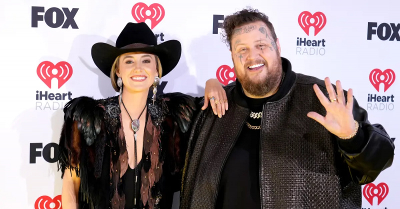 Lainey Wilson và Jelly Roll trên thảm đỏ Giải thưởng Âm nhạc iHeartRadio 2024