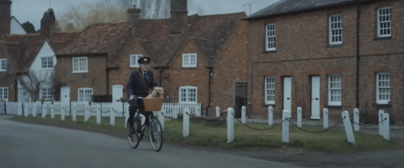 अभी भी से"Wish You the Best" music video by Lewis Capaldi.