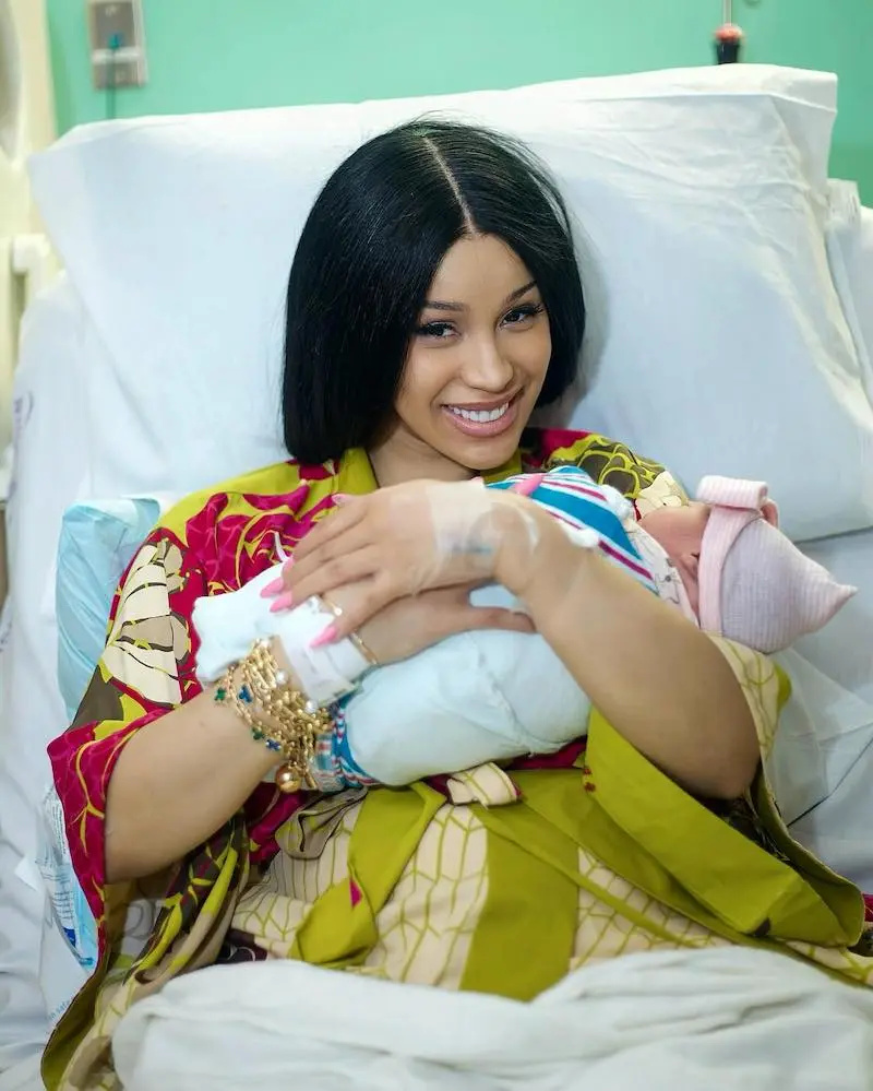 Cardi B 因紧急医疗事故住院数天，粉丝们都很担心