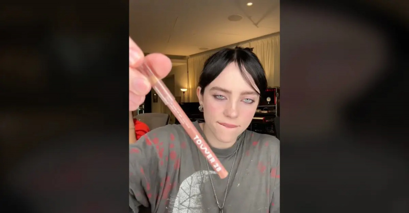 รายละเอียดของผลิตภัณฑ์ทุกชิ้นที่ Billie Eilish ใช้ในการสอนแต่งหน้าของเธอ — ใช่แล้วจริงๆ!