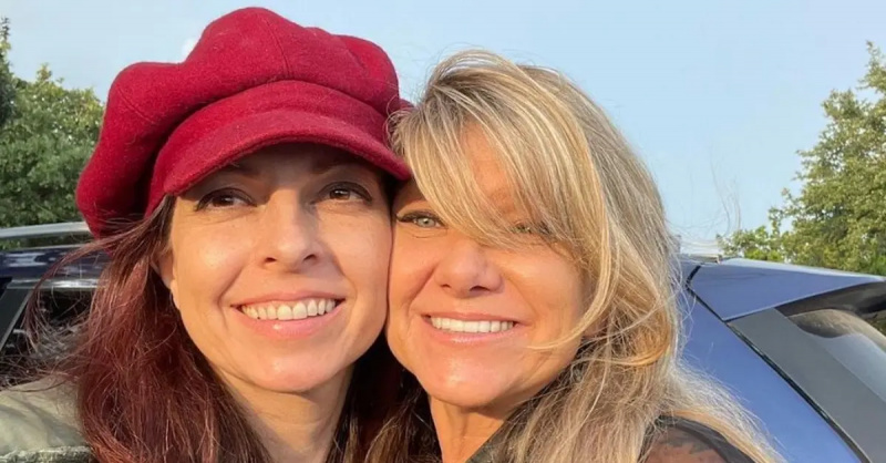 Amy dan Paula Nelson