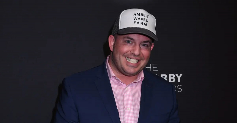 Brian Stelter na odovzdávaní cien Webby Awards